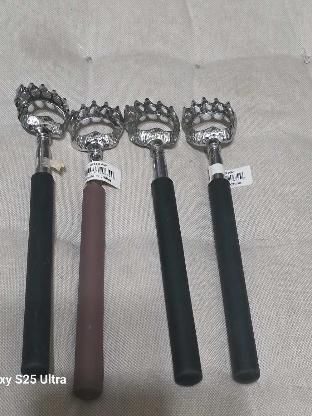 Set Of 4 Metal Scalp Massagers With Rubber Handles Black BROWN used Good Conditi
